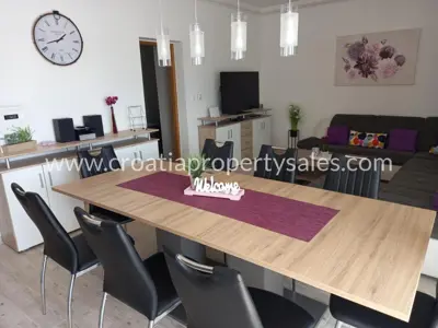 House 230 m², Omiš, first row to the sea - 7