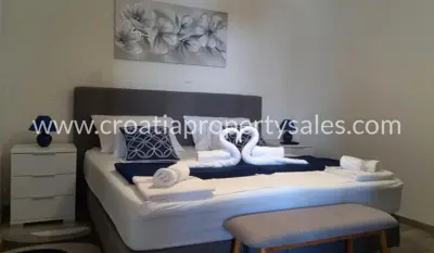 House 230 m², Omiš, first row to the sea - 6