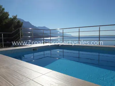 House 230 m², Omiš, first row to the sea - 13