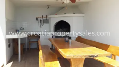 House 230 m², Omiš, first row to the sea - 3