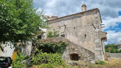 Kamena kuća za renovaciju s pogledom na more na Krku