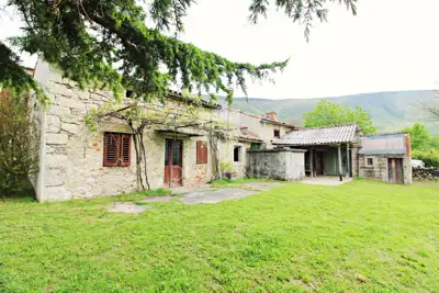 Kršan, Umgebung, freistehendes Haus zur Renovierung
