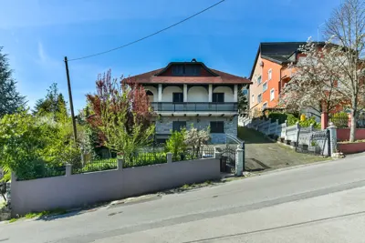 House for sale in Gajnice, 348 m²