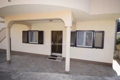 House 280 m², Murter - 4 apartments and garden - 22