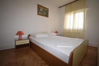 House 280 m², Murter - 4 apartments and garden - 11