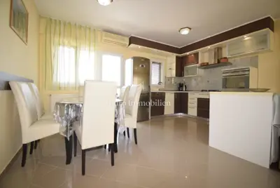 House 280 m², Murter - 4 apartments and garden - 5