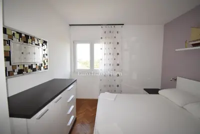 House 280 m², Murter - 4 apartments and garden - 9