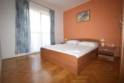 House 280 m², Murter - 4 apartments and garden - 12
