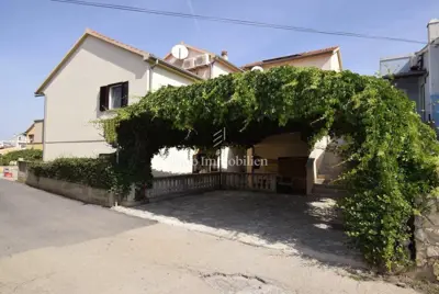 House 280 m², Murter - 4 apartments and garden