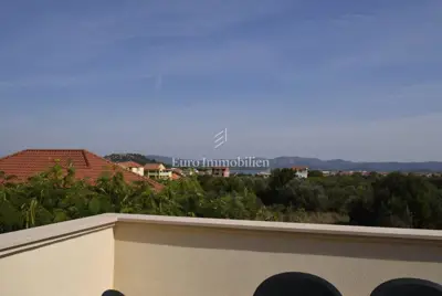 House 280 m², Murter - 4 apartments and garden - 21