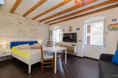Studio apartment 28 m², Rovinj center, sea view - 10