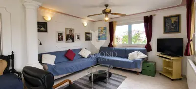 House 177 m², center of Umag - commercial space and yard - 2