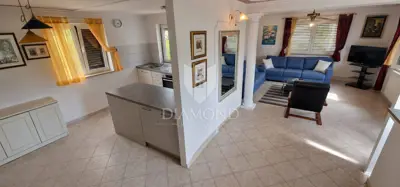 House 177 m², center of Umag - commercial space and yard - 10