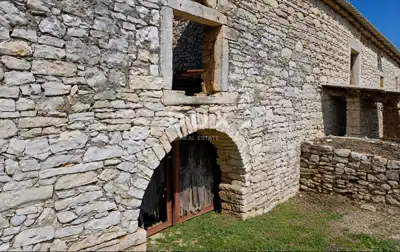 Šišan, Ušići Dvori, kuća, 80 m², ruševina, građevinski teren