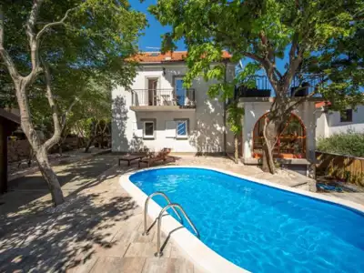 Kuća 250 m², Krk - bazen i pogled na more