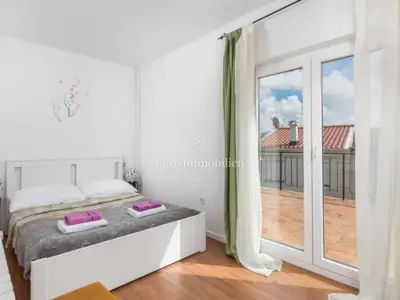 Kuća 250 m², Krk - bazen i pogled na more - 17