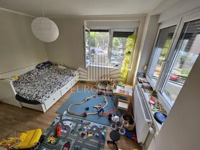 Stan 100 m², Ravnice - renoviran i svijetao - 12