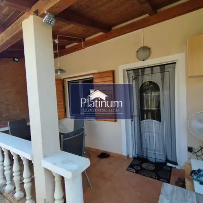 Apartman 50 m², Marčana - terasa i parking
