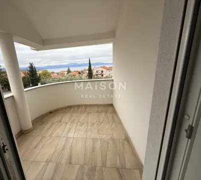 Modern apartment in Malinska with a loggia and top-quality construction - 9