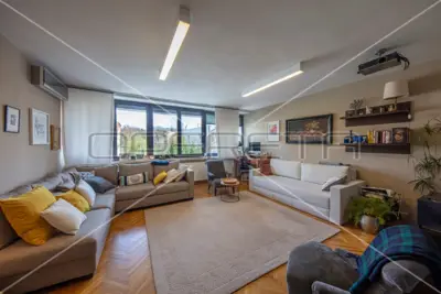 Haus 201 m², Medveščak - neu adaptiert und auf drei Etagen verteilt