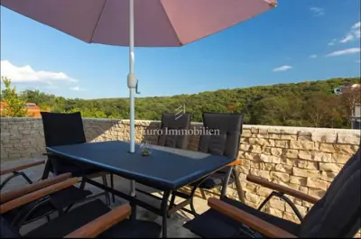 Penthouse mit Meerblick und Garten, 300 m vom Meer entfernt, Njivice, Insel Krk