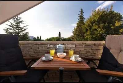 Penthouse s pogledom na more i vrtom, 300 m od mora, Njivice, otok Krk - 8