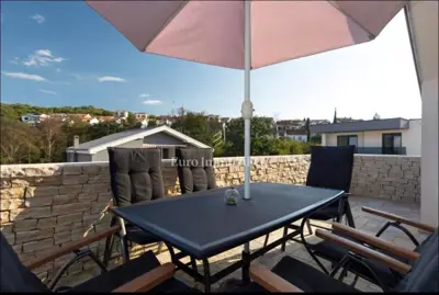 Penthouse s pogledom na more i vrtom, 300 m od mora, Njivice, otok Krk - 2