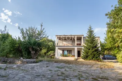 Costabella - House for reconstruction with great potential - 11