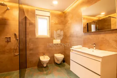 Apartment 132 m², Srdoči, Rijeka - yard and 4 parking spaces - 13