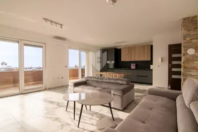 Apartment 132 m², Srdoči, Rijeka - yard and 4 parking spaces