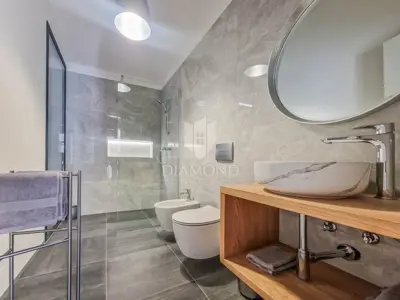 Haus 145 m², Grožnjan - Pool und atemberaubender Panoramablick - 11
