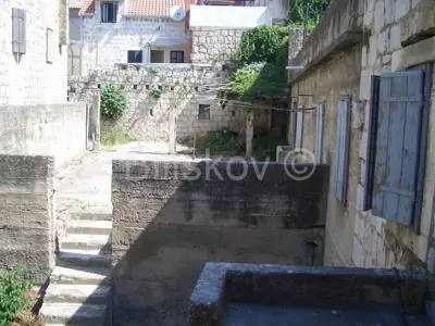 House 850 m², Kaštel Sućurac, 120 m from the sea - 2