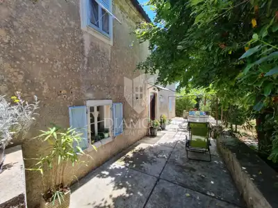 Kamena kuća 110 m², Labin - centar mjesta i velika okućnica