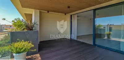 Apartment 95 m², Novigrad - covered terrace and summer kitchen