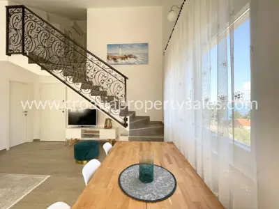 Wohnung, Šolta, 90 m², 3-Zimmer, 195 000 €