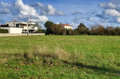 Building plot 940 m², Loborika - two access roads - 2