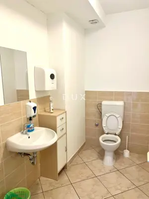 ISTRIA, PULA - Commercial space in Kaštanjer 150 m² - 8