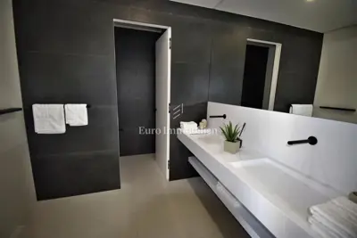 Vila 430 m², Vodice - bazen i pogled na more - 16