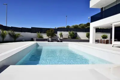 Vila 430 m², Vodice - bazen i pogled na more - 2
