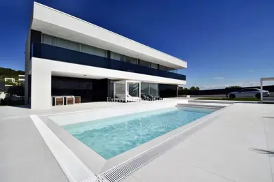 Vila 430 m², Vodice - bazen i pogled na more