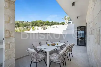 Villa 215 m², Seget bei Trogir, ruhige Lage und Privatsphäre - 15