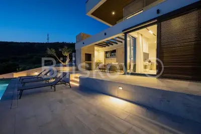 Villa 215 m², Seget bei Trogir, ruhige Lage und Privatsphäre - 21