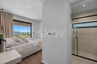 Villa 215 m², Seget bei Trogir, ruhige Lage und Privatsphäre - 9