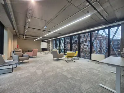 Gewerberaum 960 m², Buzin, moderne und flexible Gestaltung