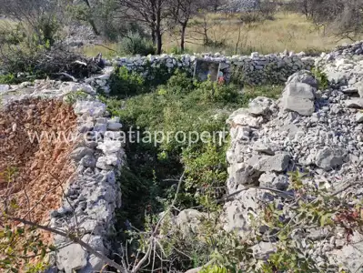 Landwirtschaftsfläche 15.988 m², Vodice - 5 km vom Meer - 5
