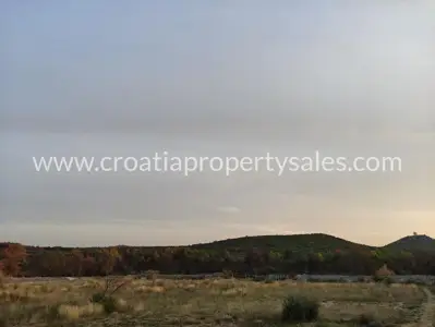 Landwirtschaftsfläche 15.988 m², Vodice - 5 km vom Meer - 7