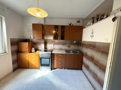 Wohnung 50 m², Pula Centar - 1 Schlafzimmer und Garage - 2