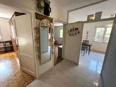 Wohnung 50 m², Pula Centar - 1 Schlafzimmer und Garage - 3