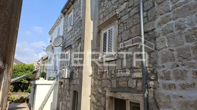 Kamena kuća 220 m², Potomje na Pelješcu - mirna ulica