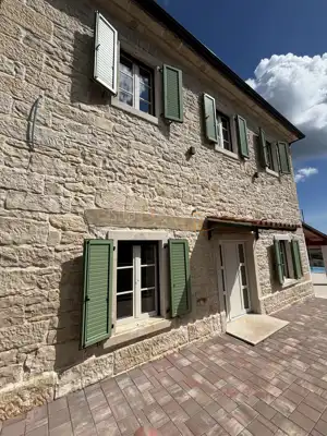 Kuća u Barbanu, bazen i konoba